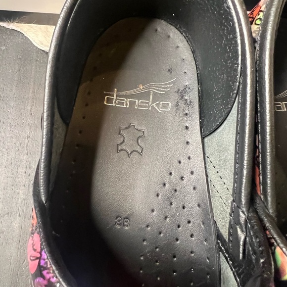 - DANSKO Professional Wildflower Patent Clogs, Women’s 38 dots - Picture 4 of 10